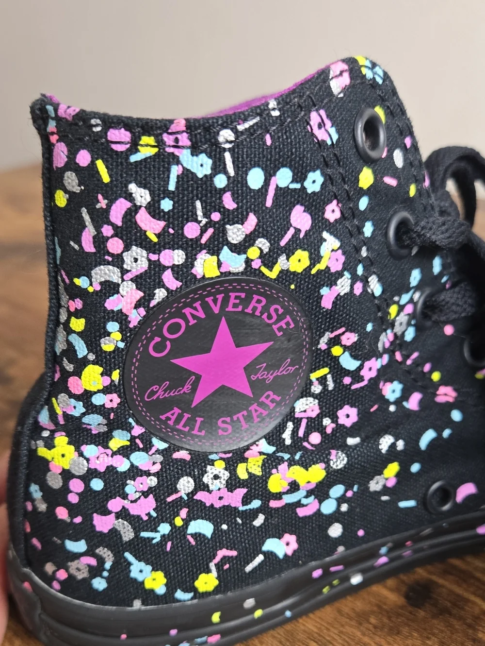 Converse Kid's Chuck Taylor All Star Black High-Top Confetti Print Sneakers Sz 4